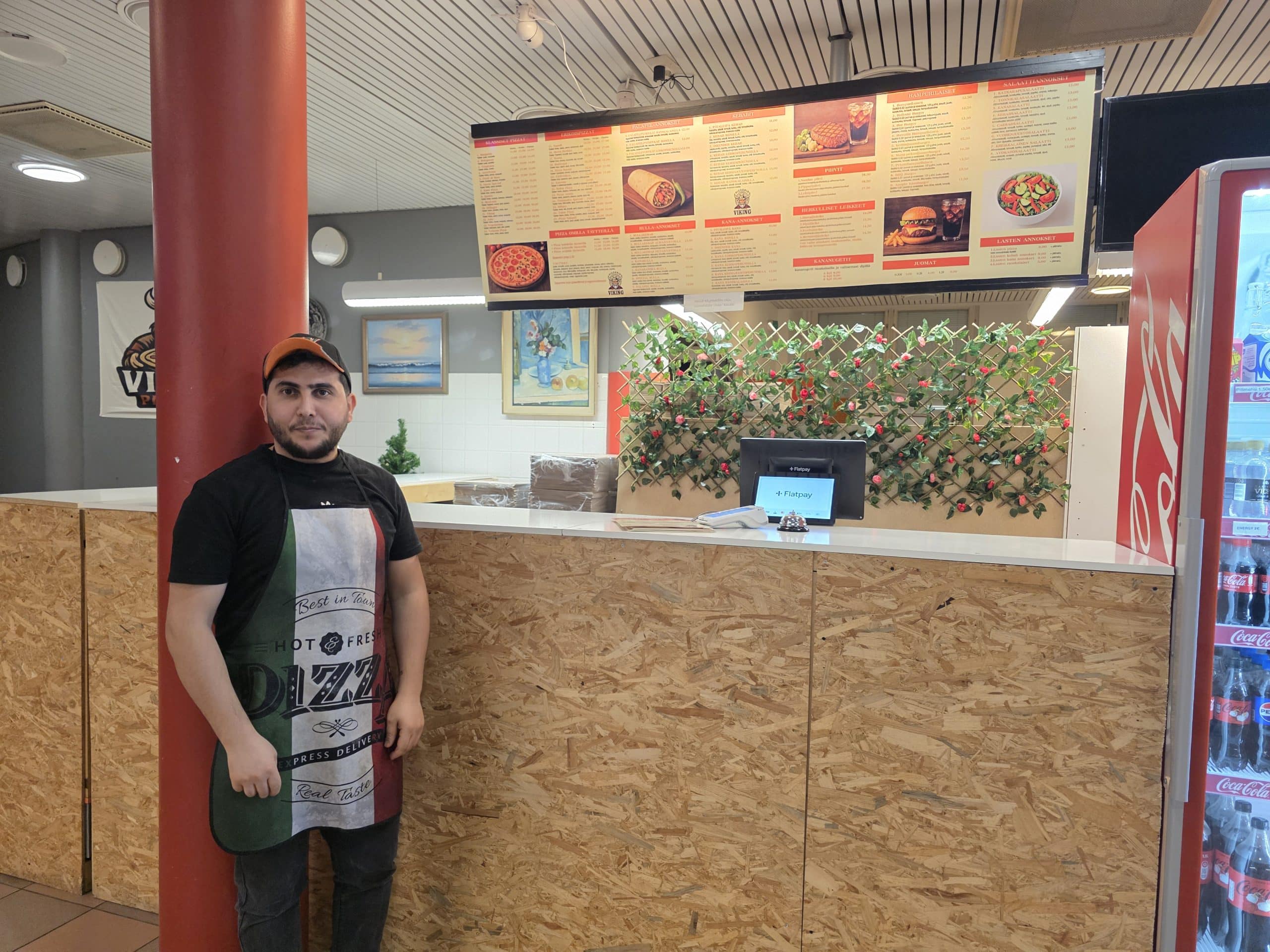 Viking Kebab Pizzeria Varkaudessa Pankkitalolla sijaitseva ravintola, joka tarjoaa laadukasta ruokaa kohtuullisin hinnoin.!